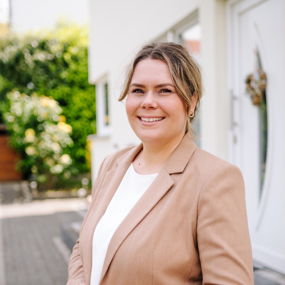 person-sarah-hollmach-visitenkarte